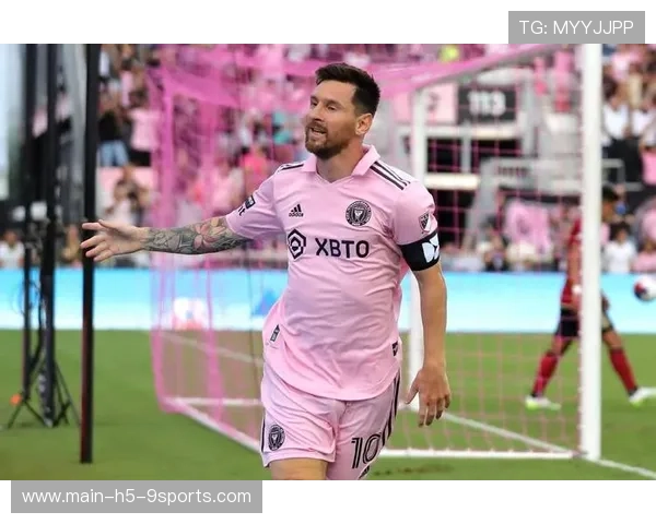 梅西球衣被粉丝写满祝福，送出感动全场